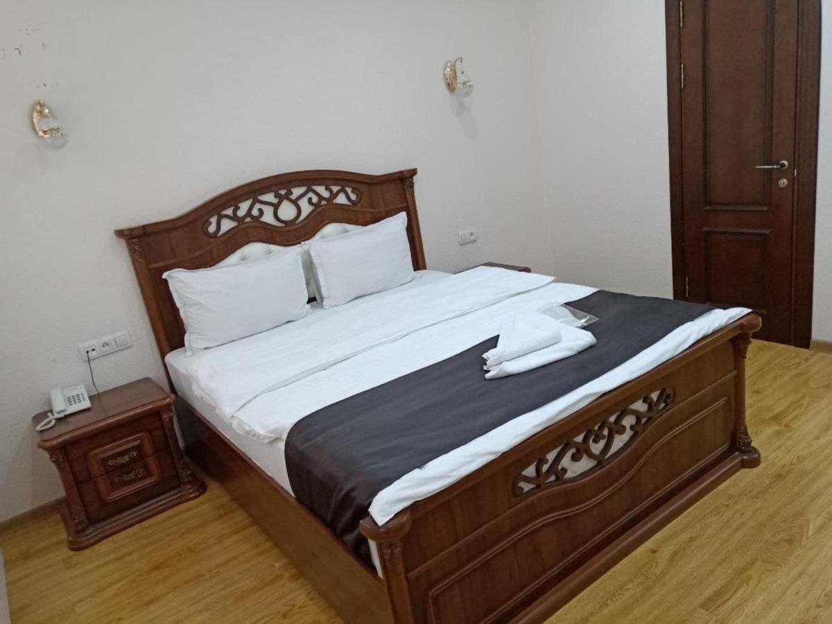 Queens 2 Hotel Tashkent Luaran gambar