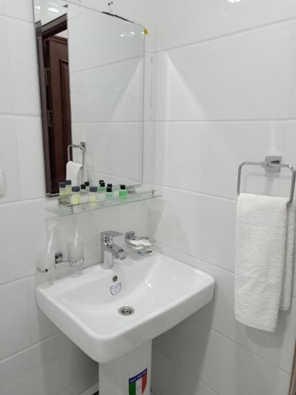 Queens 2 Hotel Tashkent Luaran gambar